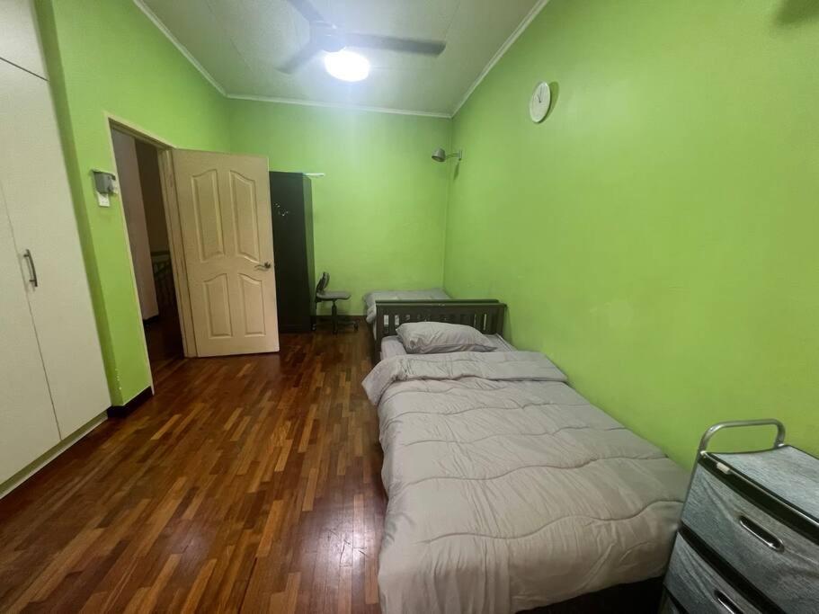 Big House for Family in Bukit Jelutong, Shah Alam photo 2