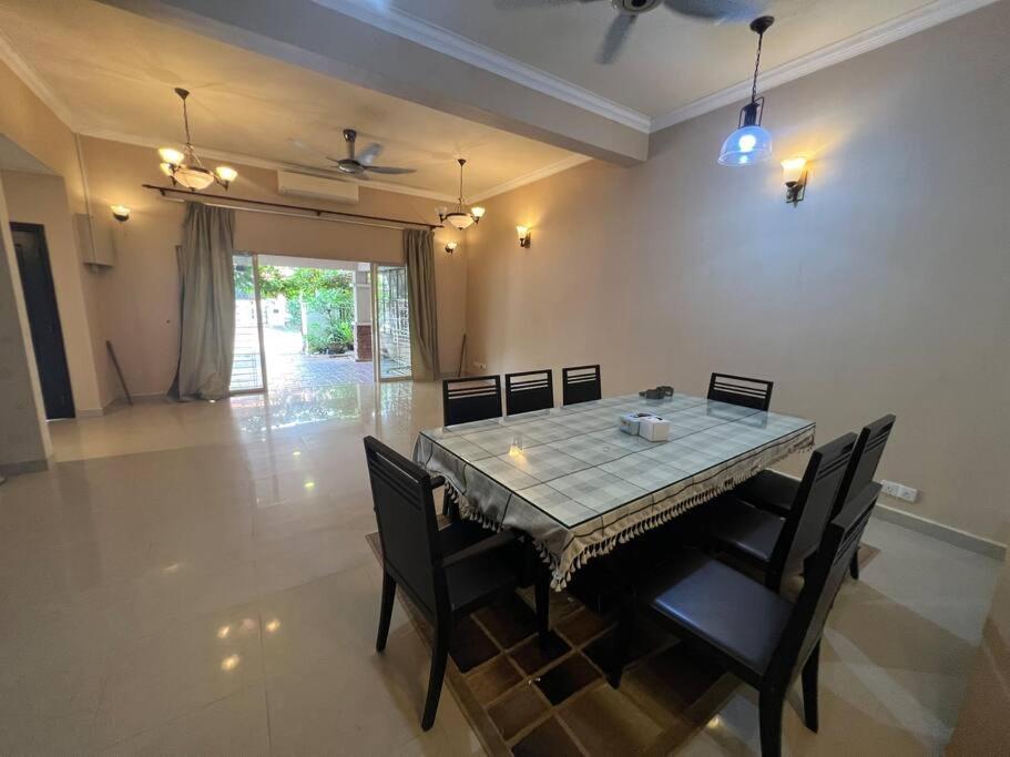 Big House for Family in Bukit Jelutong, Shah Alam photo 3