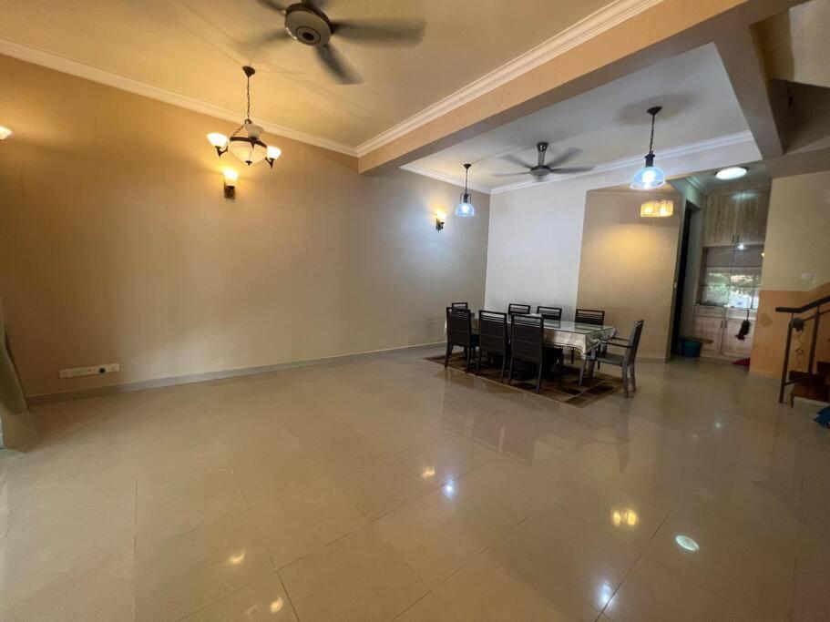Big House for Family in Bukit Jelutong, Shah Alam photo 4