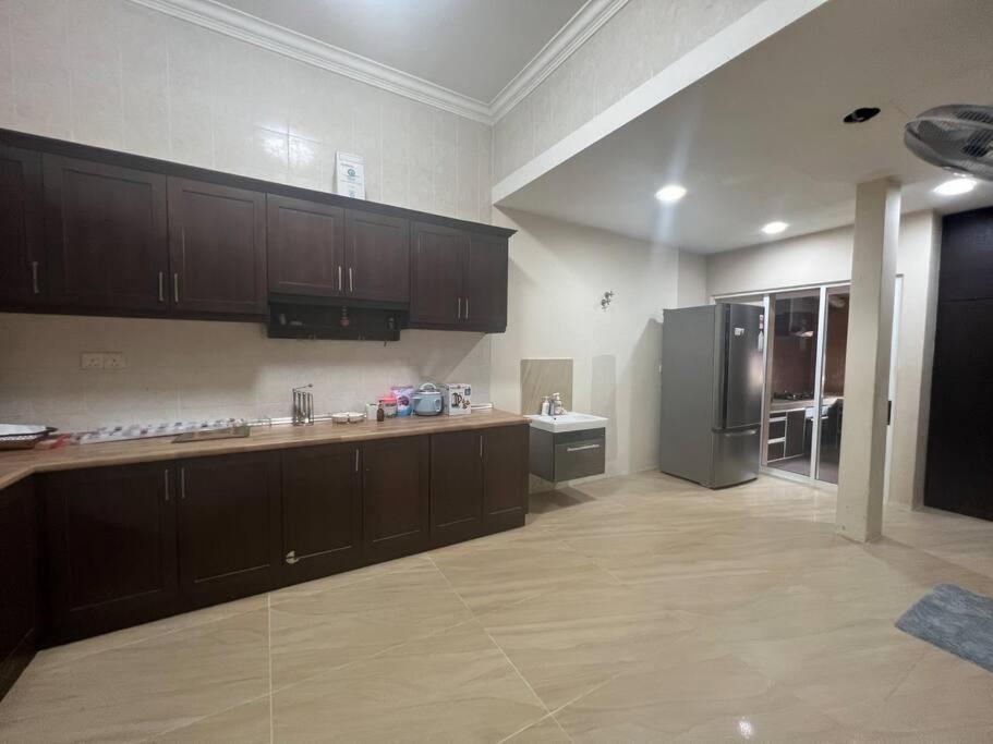 Big House for Family in Bukit Jelutong, Shah Alam photo 5