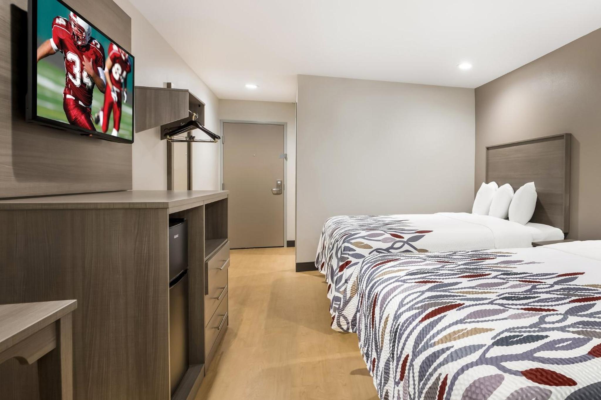 Lake Charles Vacations - Red Roof Inn Sulphur - Property Image 2