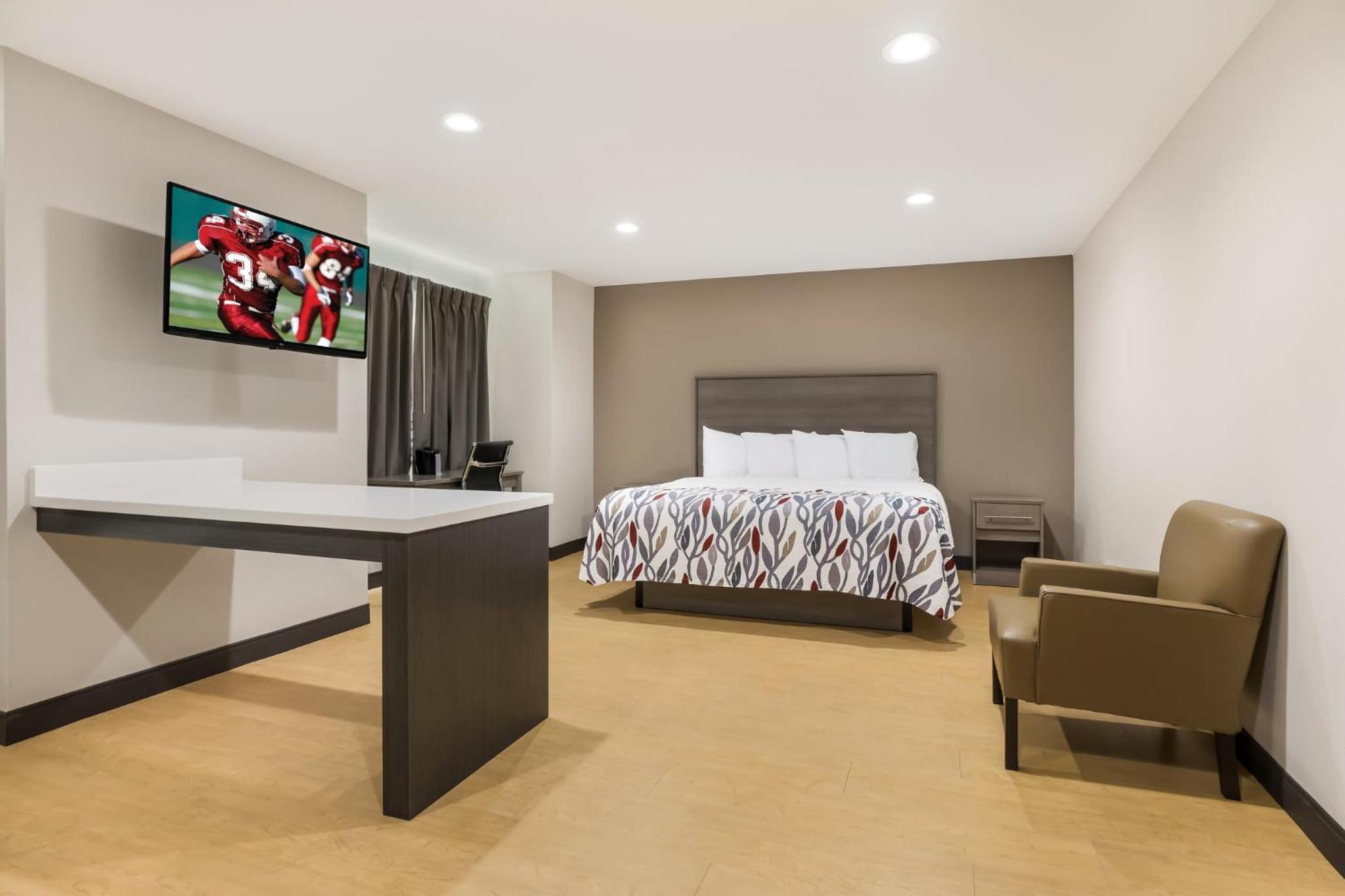 Lake Charles Vacations - Red Roof Inn Sulphur - Property Image 4