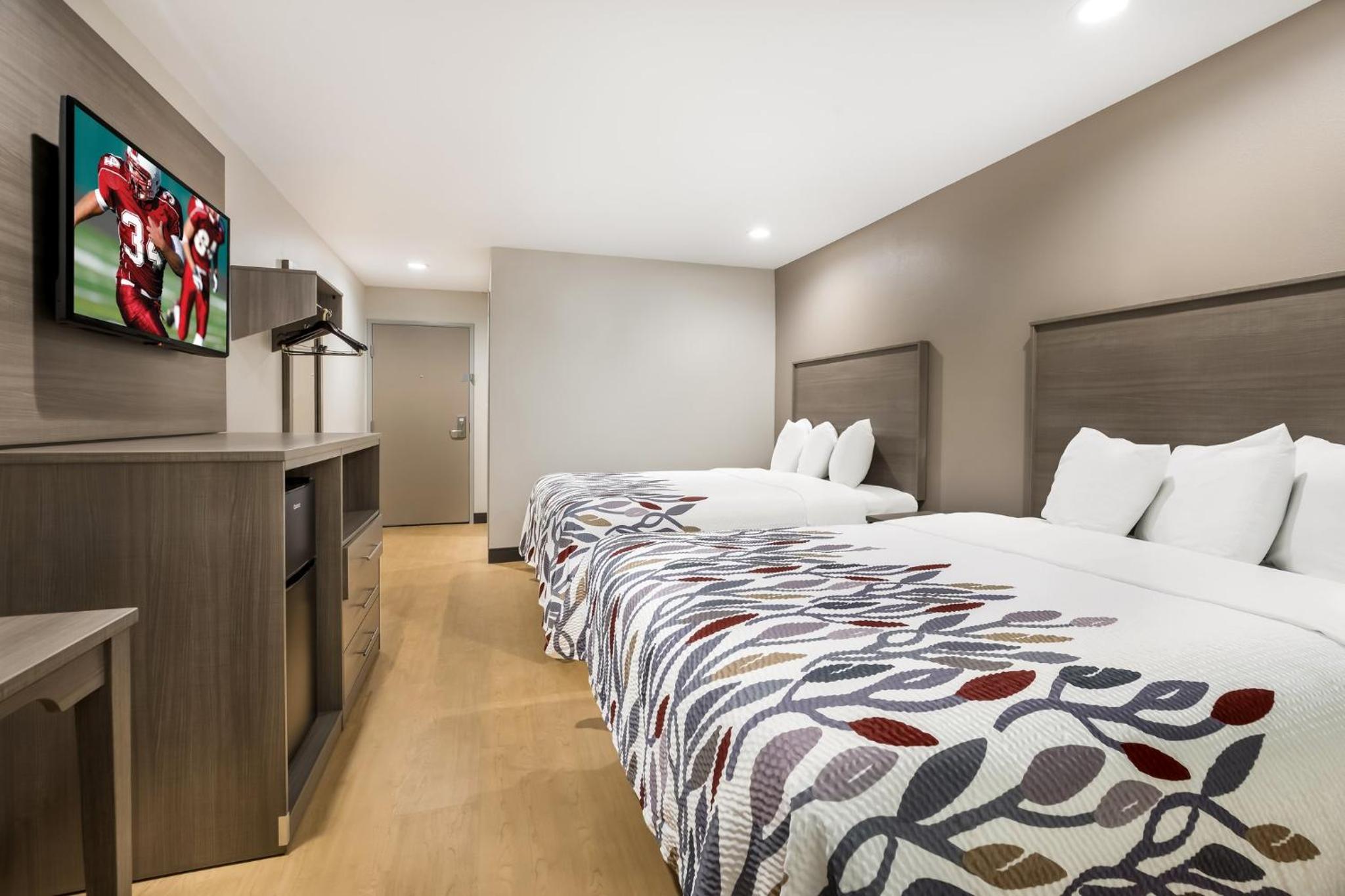 Lake Charles Vacations - Red Roof Inn Sulphur - Property Image 3