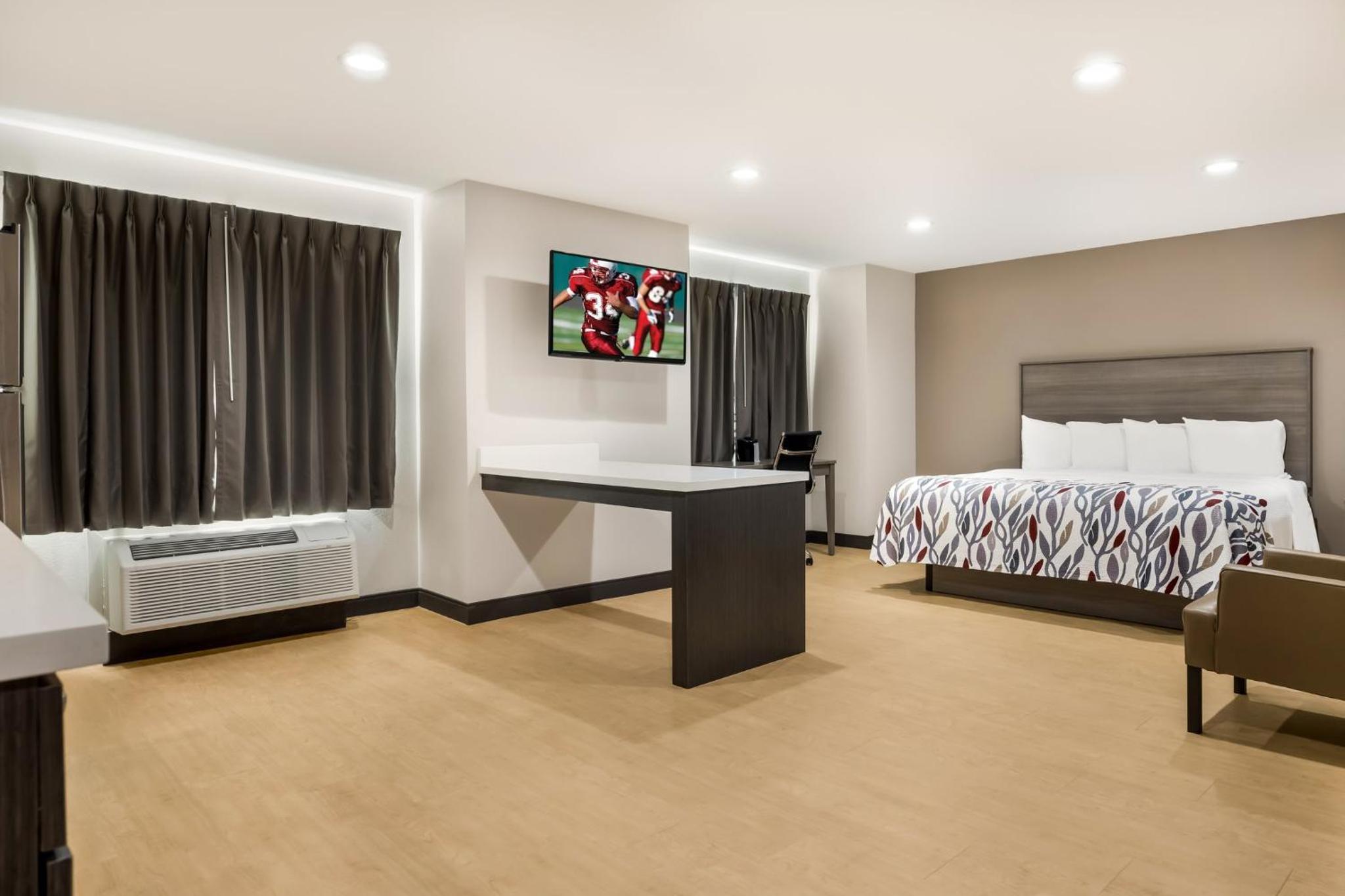 Lake Charles Vacations - Red Roof Inn Sulphur - Property Image 5