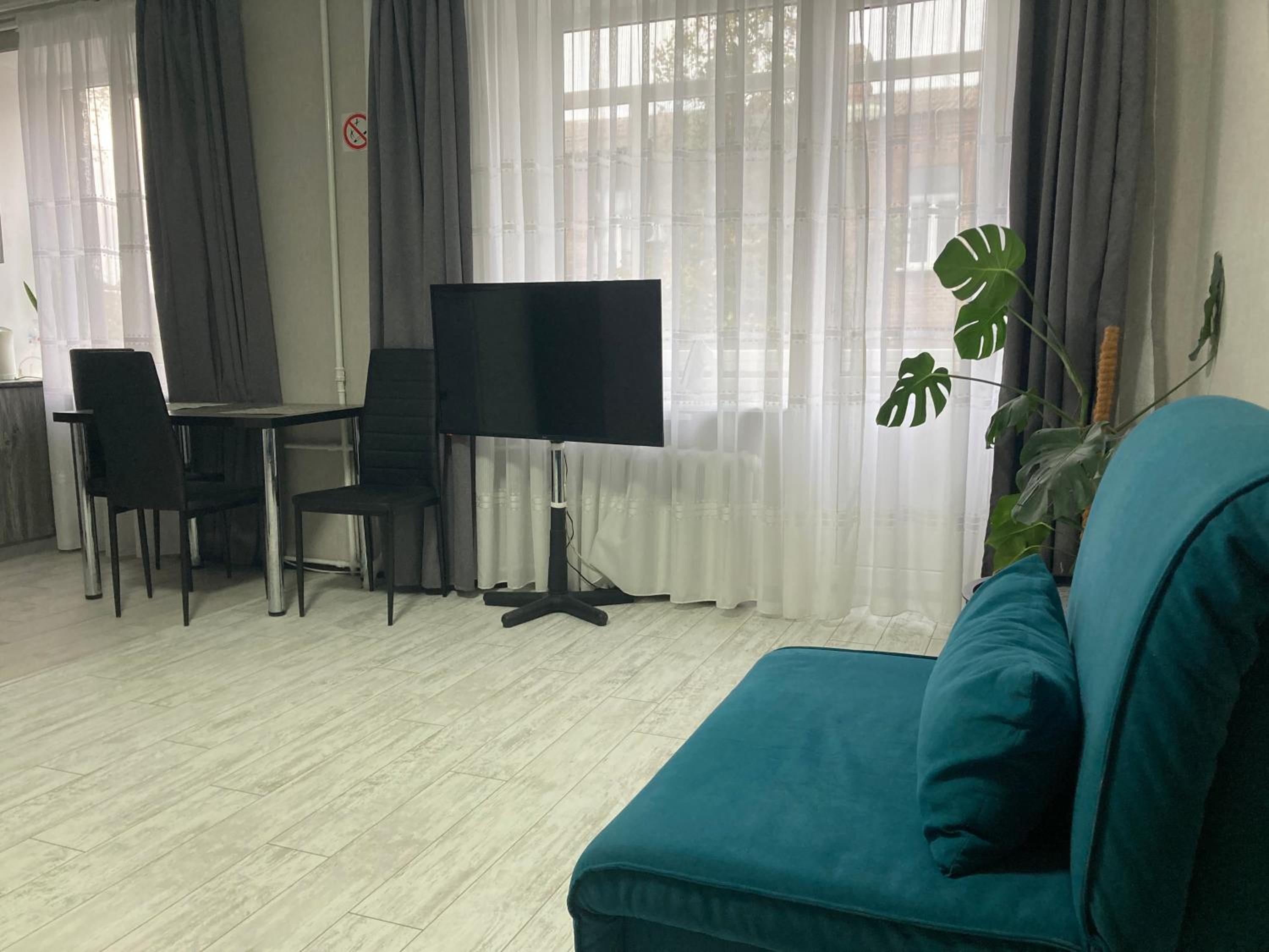 Apartment Artynova 29,світло завжди view 2