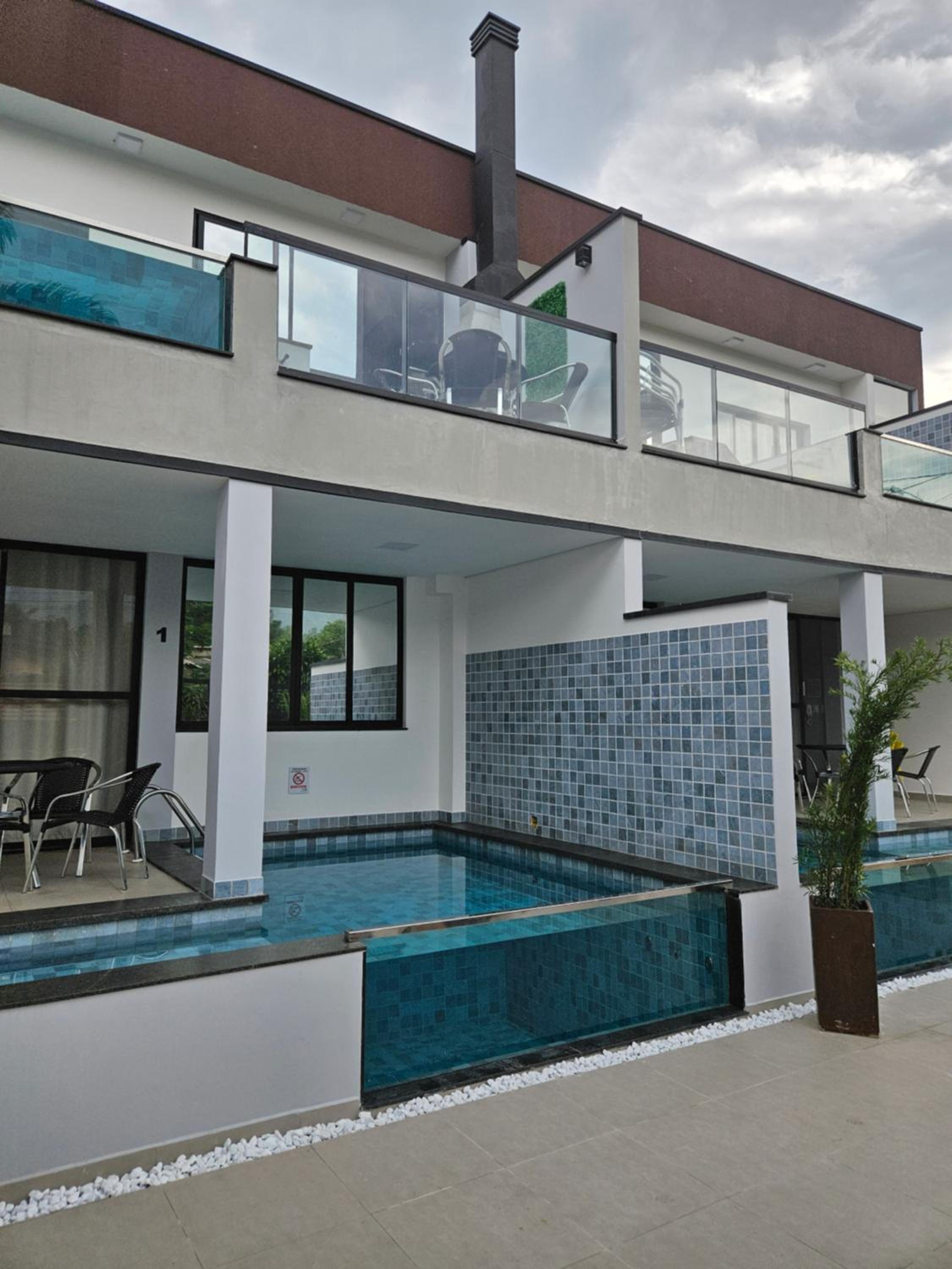 Villa da Serra 2 - Casa com piscinas privativas vidro