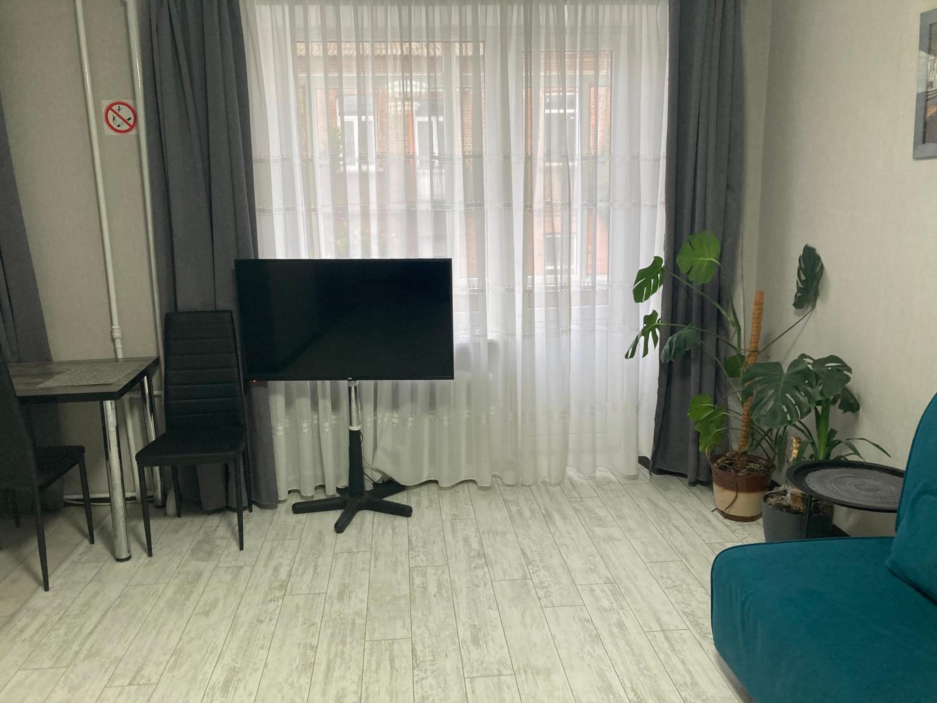 Apartment Artynova 29,світло завжди view 4