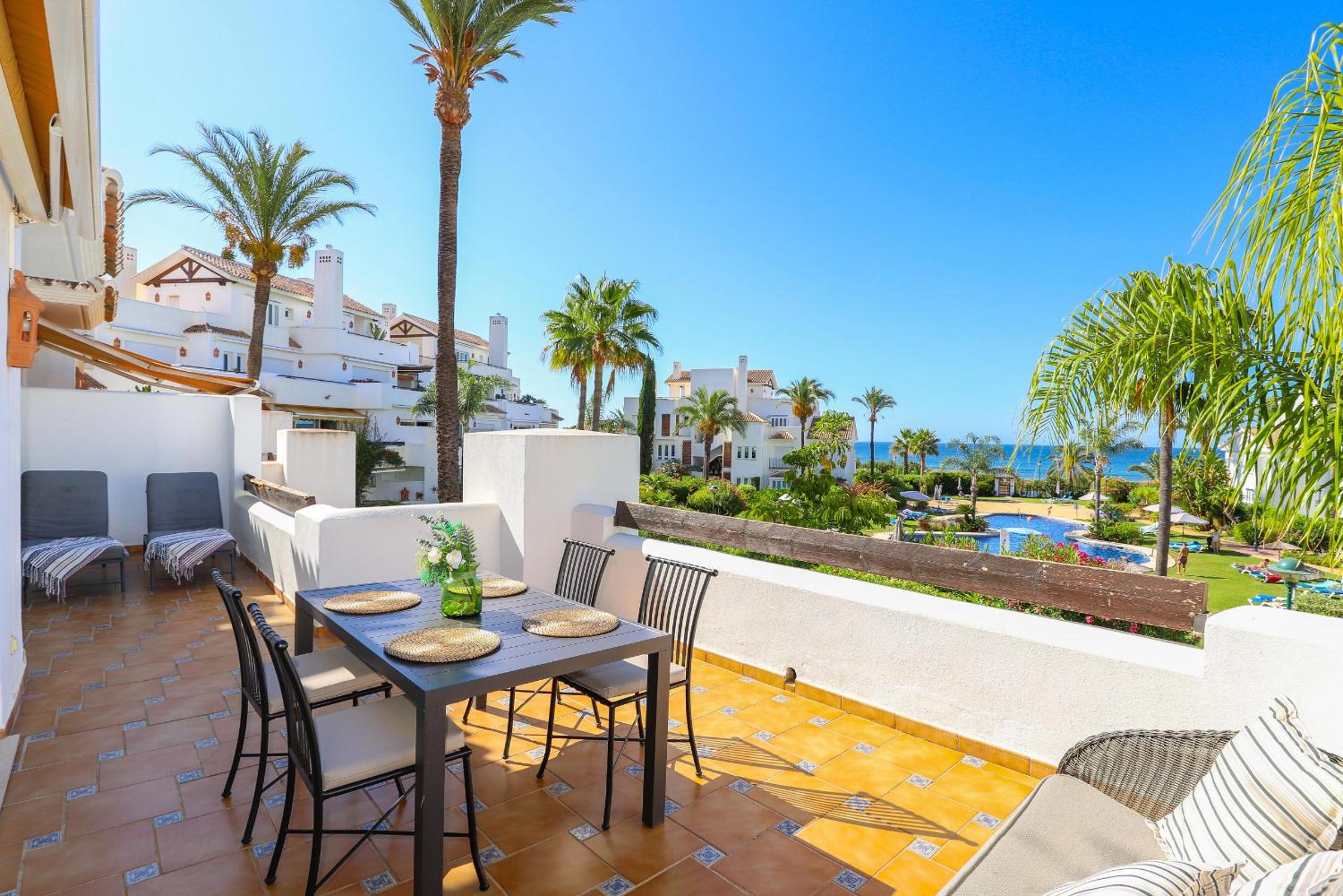 Los Monteros Palm Beach - sea & pool view view 5