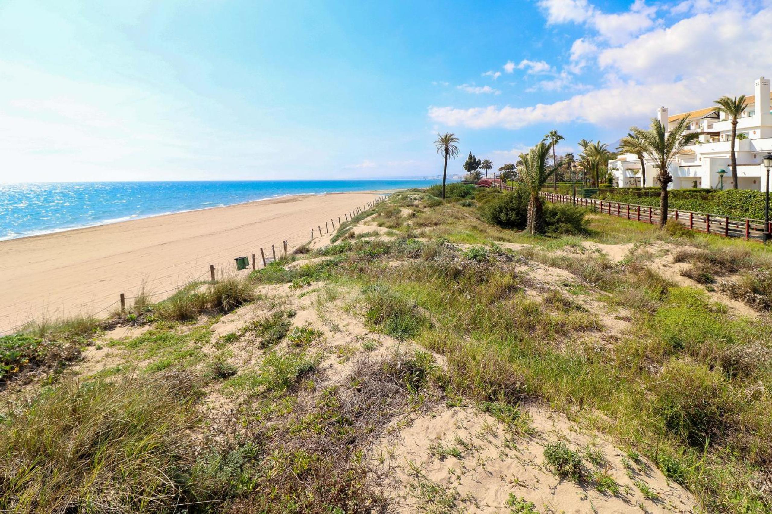 Los Monteros Palm Beach - sea & pool view view 2