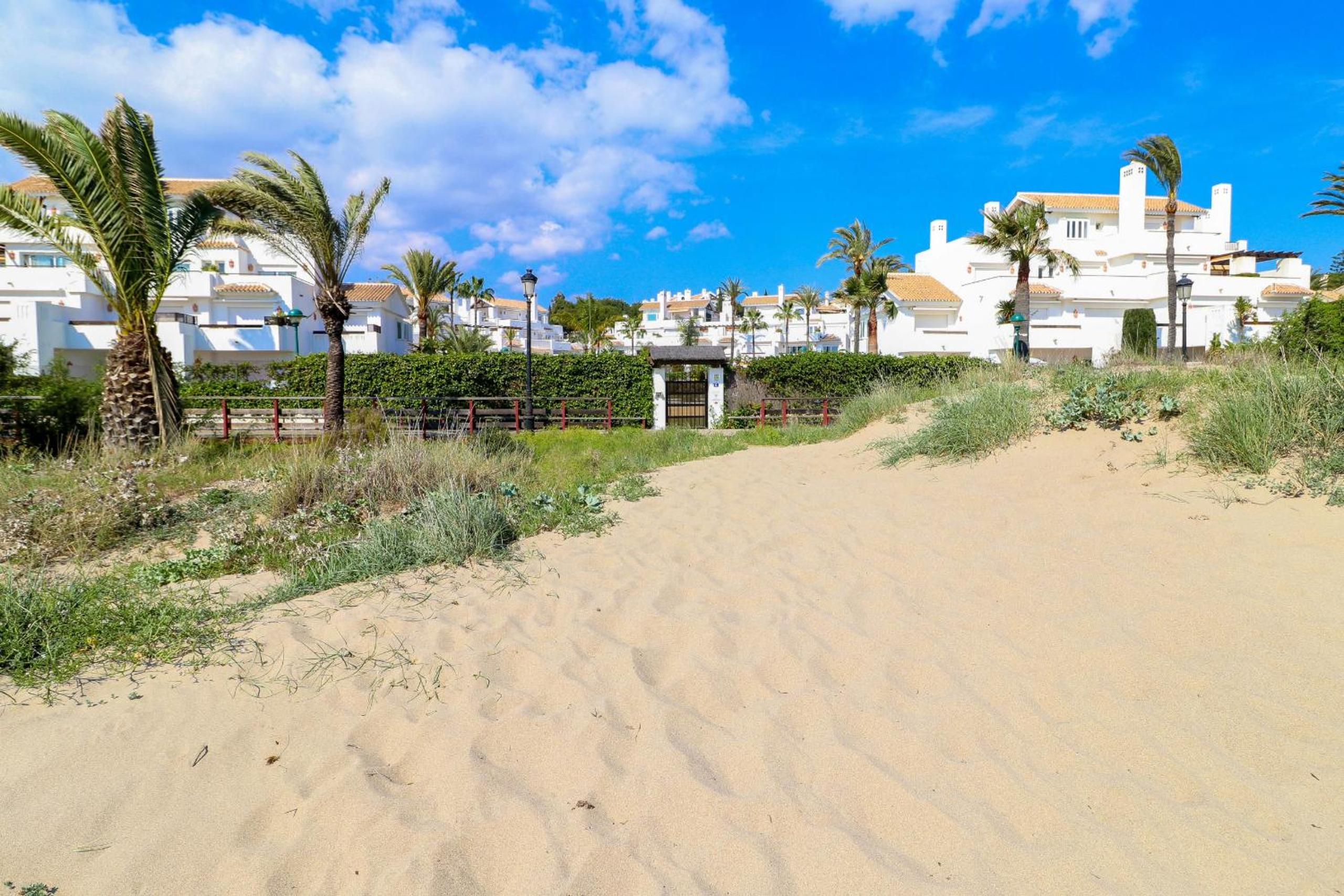Los Monteros Palm Beach - sea & pool view view 3