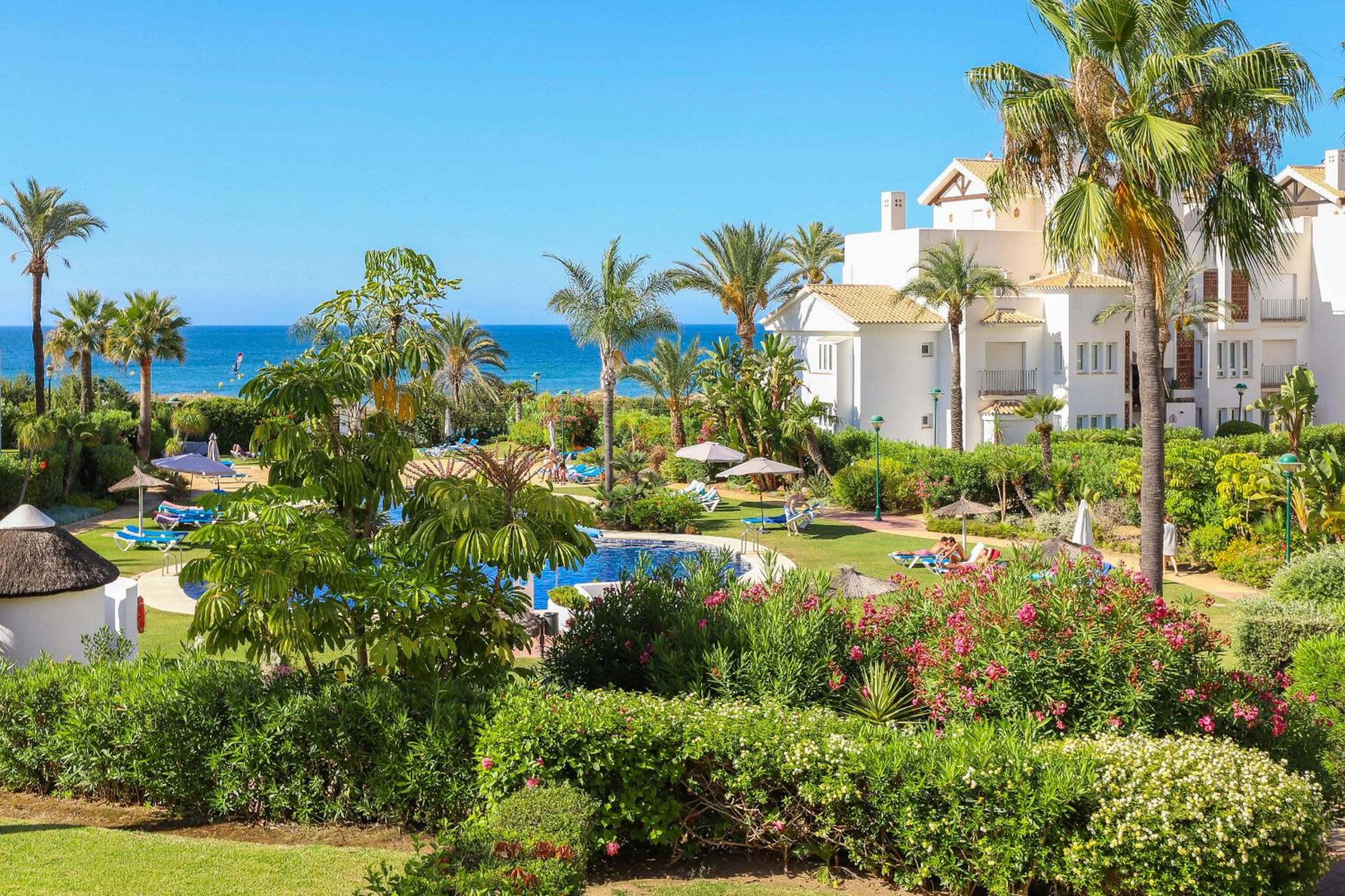 Los Monteros Palm Beach - sea & pool view view 4