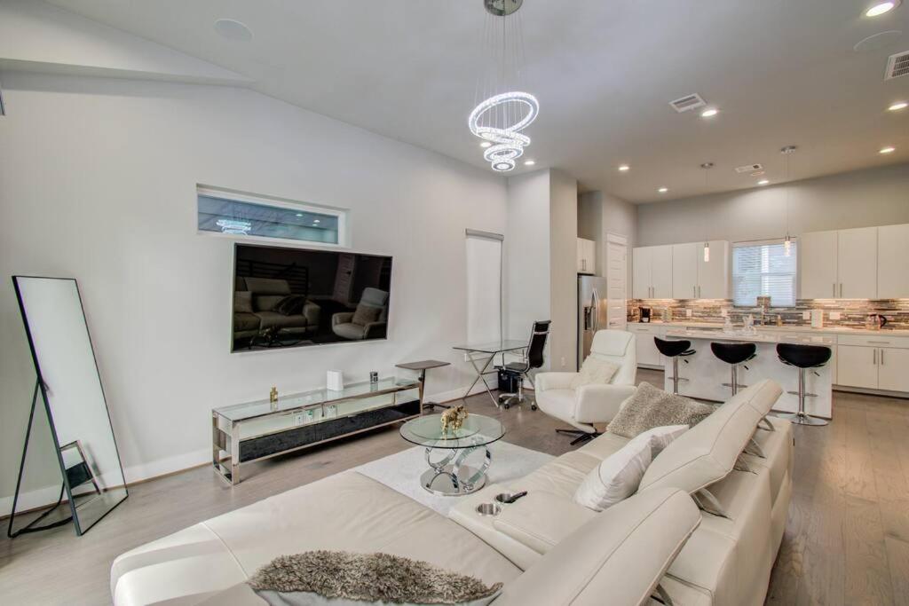 Luxurious Med Cntr/NRG Townhome view 5