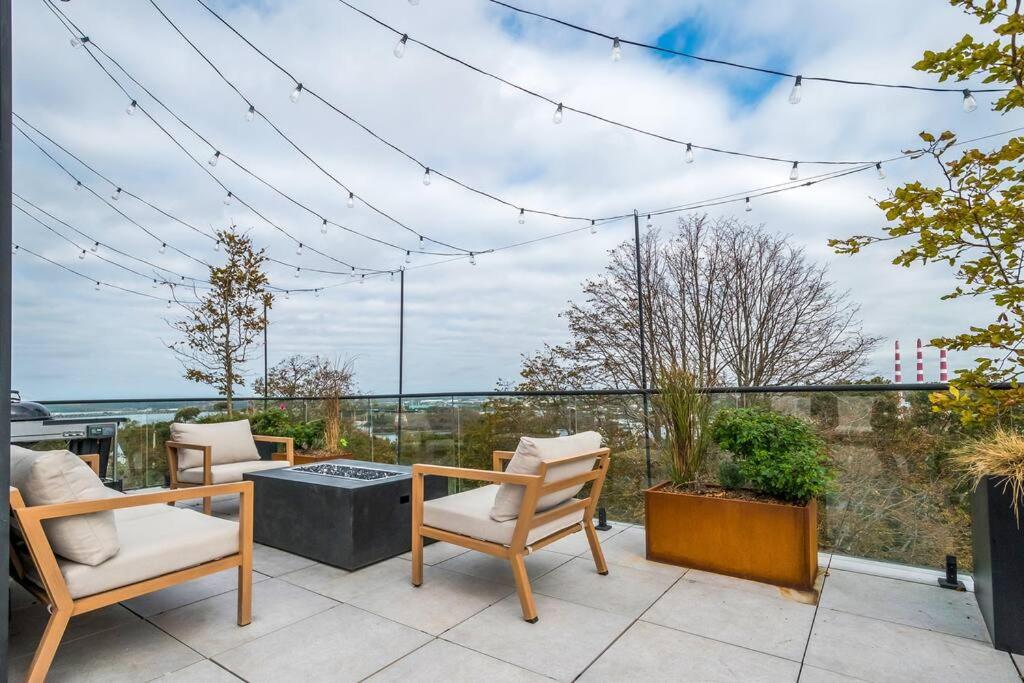 Sunrise View - Spa-Inspired Guestroom, Halifax Rooftop Home