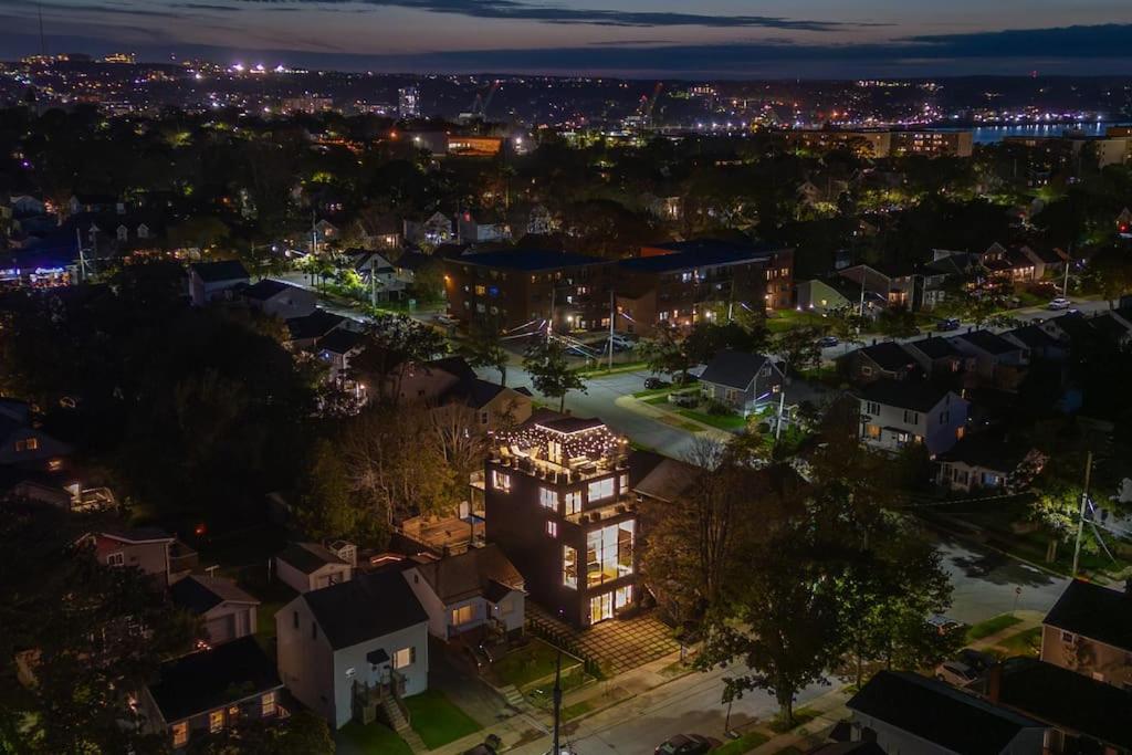 Sunrise View - Spa-Inspired Guestroom, Halifax Rooftop Home