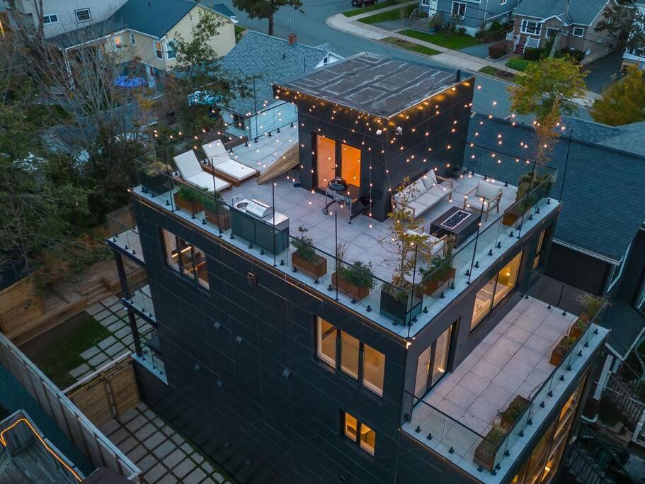 Sunrise View - Spa-Inspired Guestroom, Halifax Rooftop Home