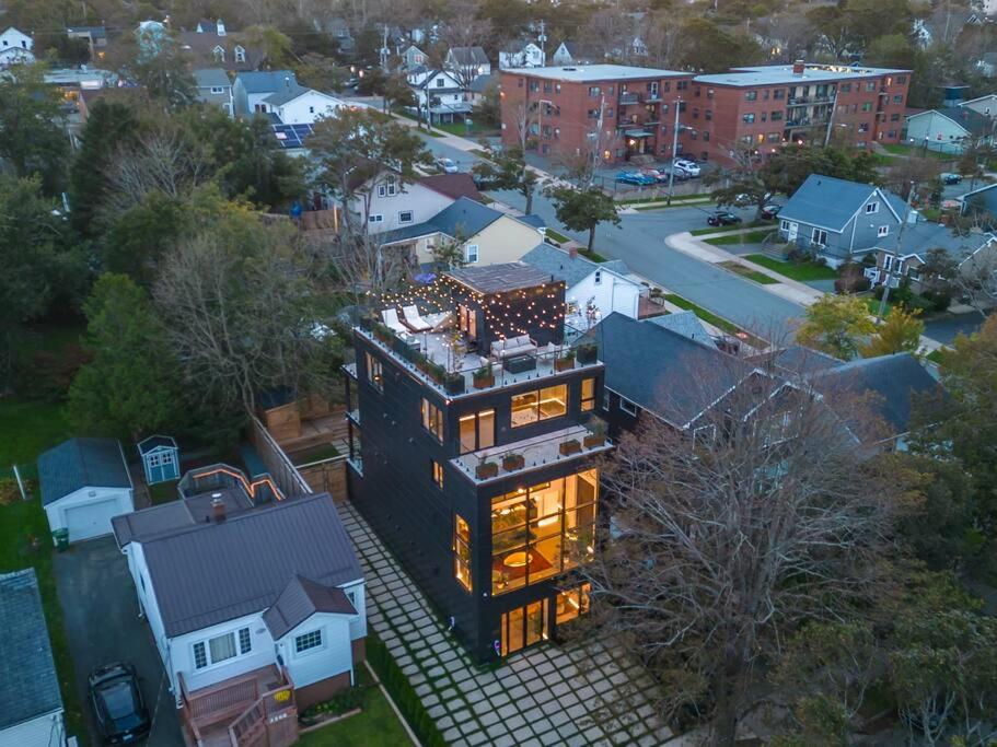Sunrise View - Spa-Inspired Guestroom, Halifax Rooftop Home