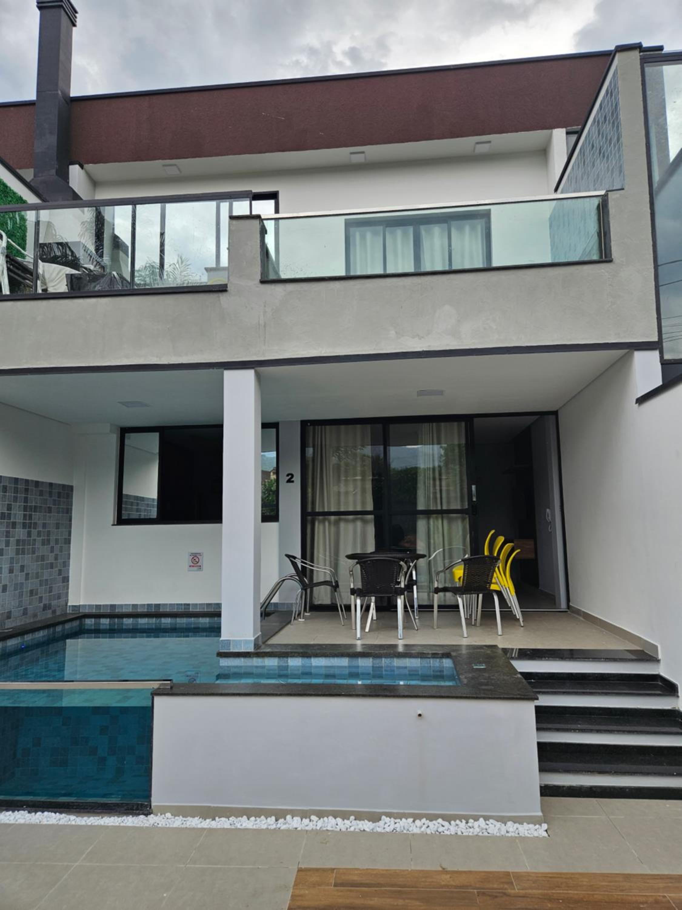 Villa da Serra 2 - Casa com piscinas privativas vidro