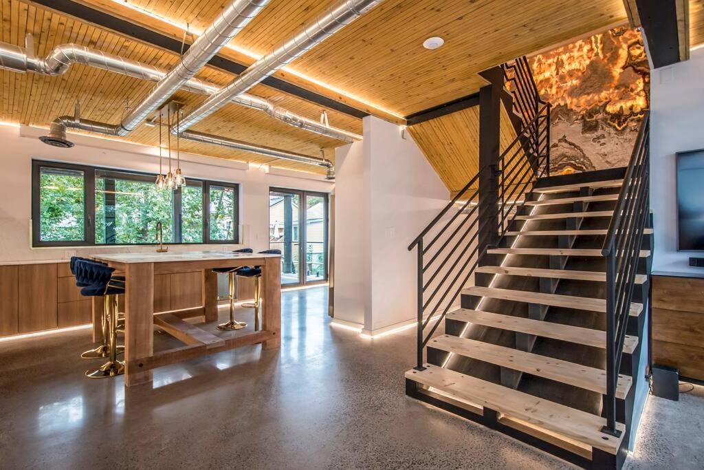 Sunrise View - Spa-Inspired Guestroom, Halifax Rooftop Home