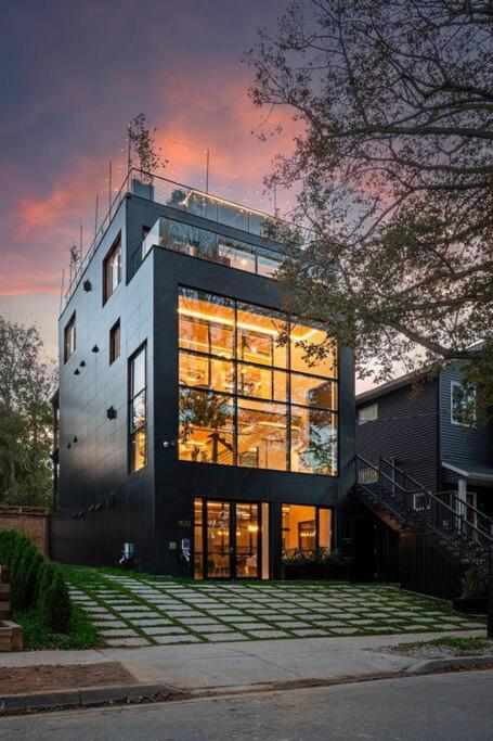 Sunrise View - Spa-Inspired Guestroom, Halifax Rooftop Home