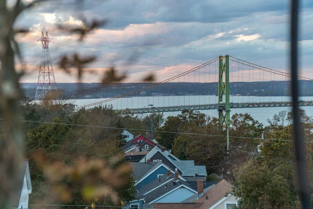 Sunrise View - Spa-Inspired Guestroom, Halifax Rooftop Home