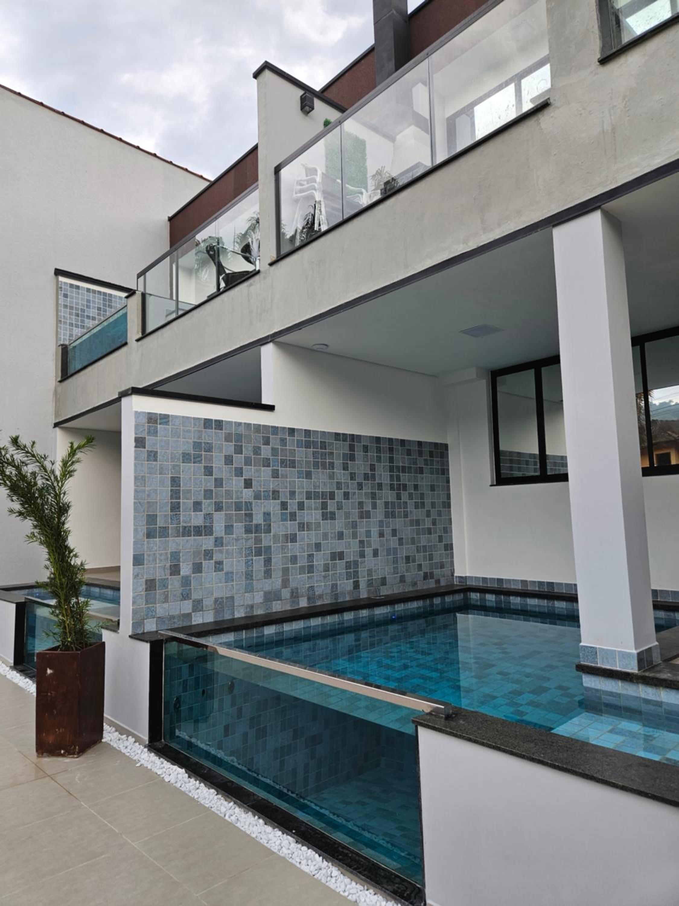 Villa da Serra 2 - Casa com piscinas privativas vidro