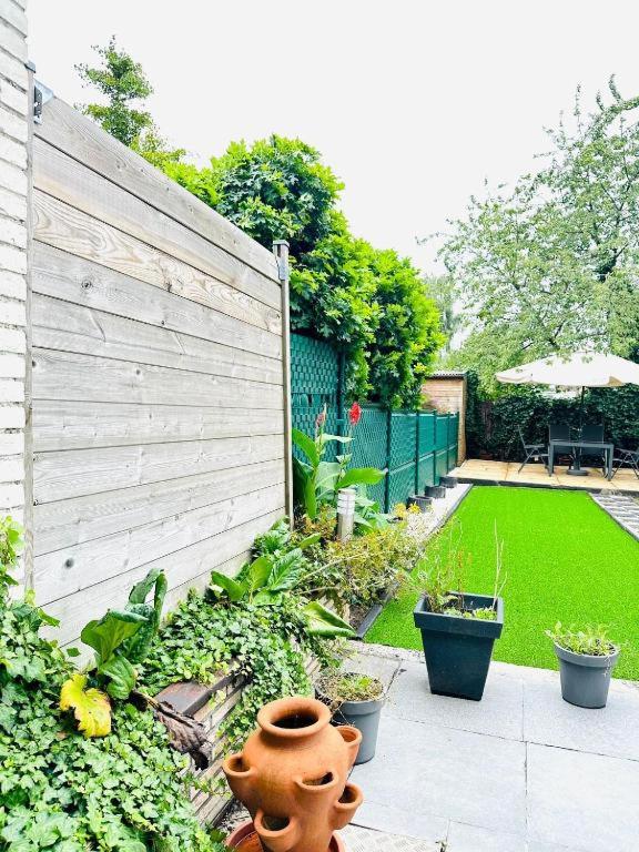 Big Sunset 2 Bedroom House with a Garden