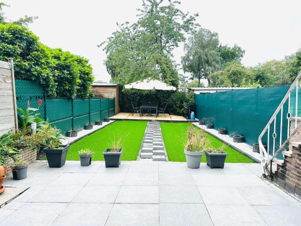 Big Sunset 2 Bedroom House with a Garden