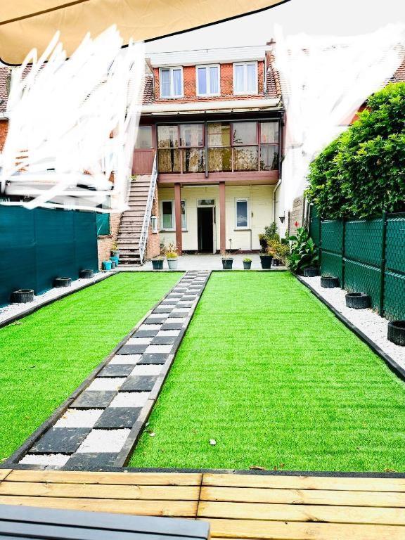 Big Sunset 2 Bedroom House with a Garden