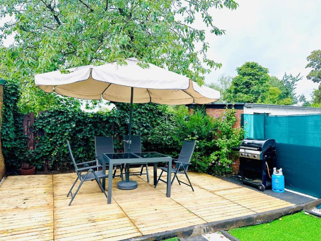 Big Sunset 2 Bedroom House with a Garden