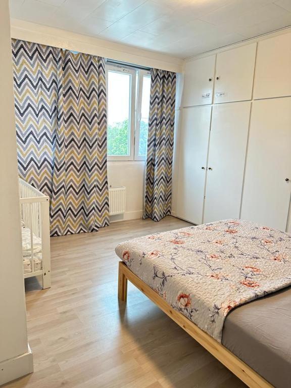 Big Sunset 2 Bedroom House with a Garden