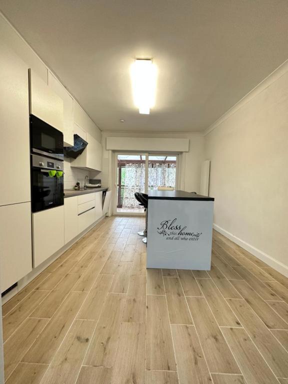 Big Sunset 2 Bedroom House with a Garden