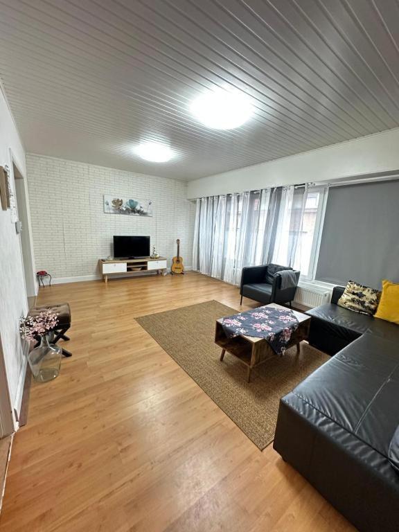 Big Sunset 2 Bedroom House with a Garden