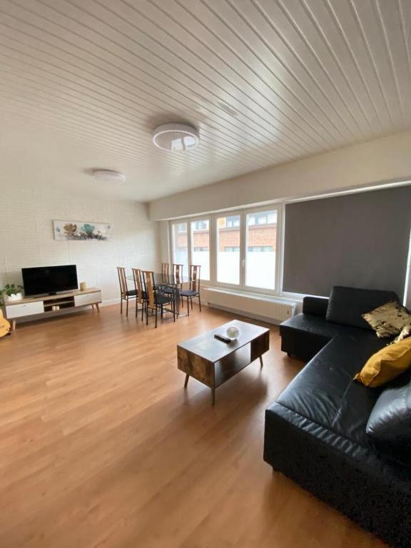 Big Sunset 2 Bedroom House with a Garden