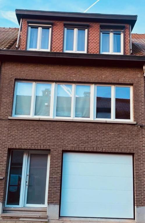 Big Sunset 2 Bedroom House with a Garden