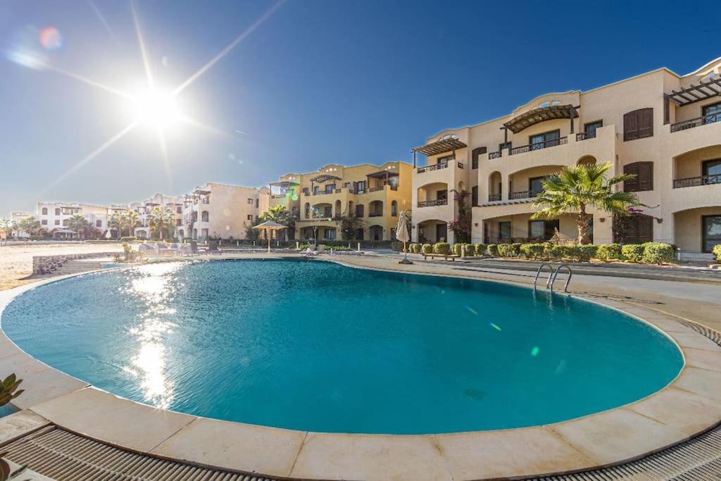 Sabina Lagoon view 2BR Apartment