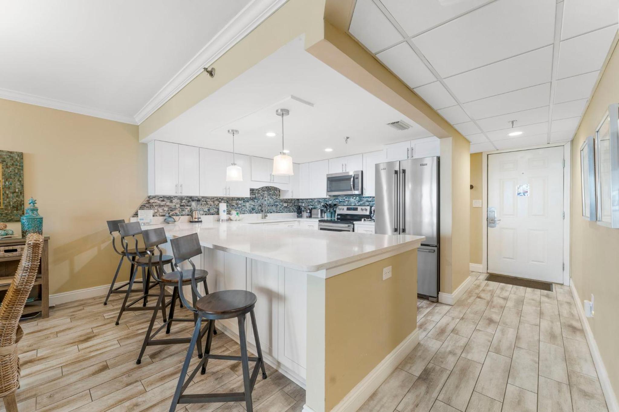 Stunning 2/2 Designer Condo w Coastal Appeal Right on the Gulf! view 2