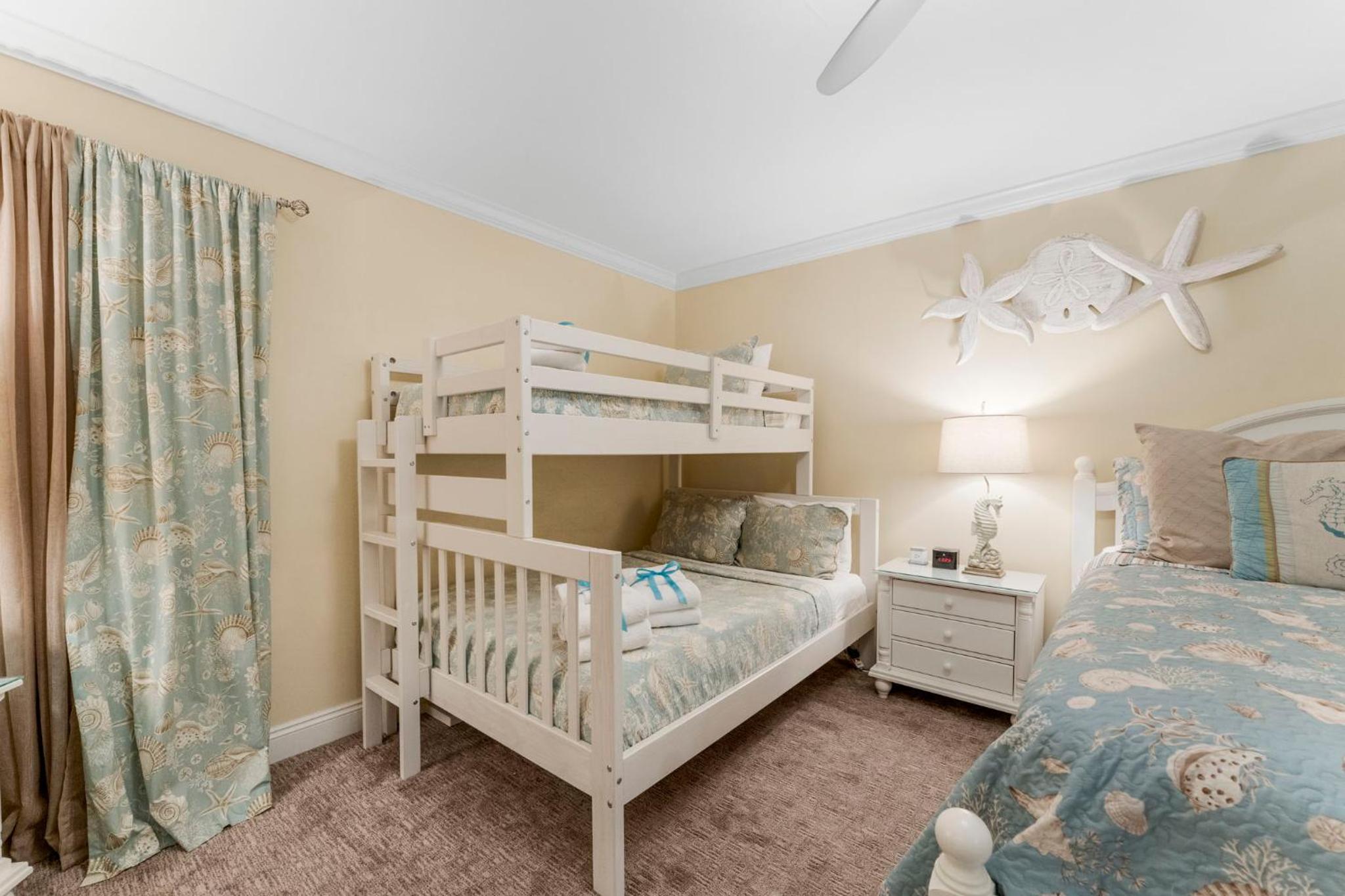 Stunning 2/2 Designer Condo w Coastal Appeal Right on the Gulf! view 4