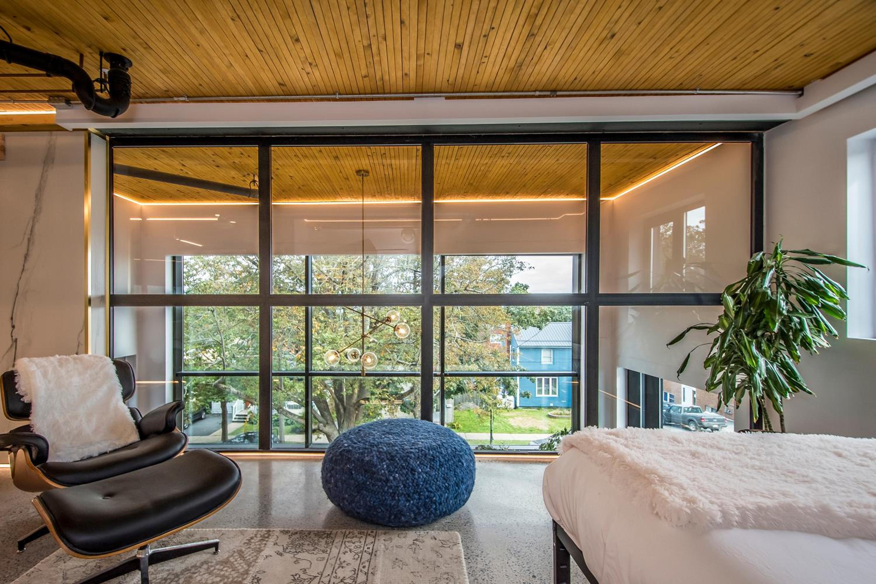 Sunrise View - Spa-Inspired Guestroom, Halifax Rooftop Home