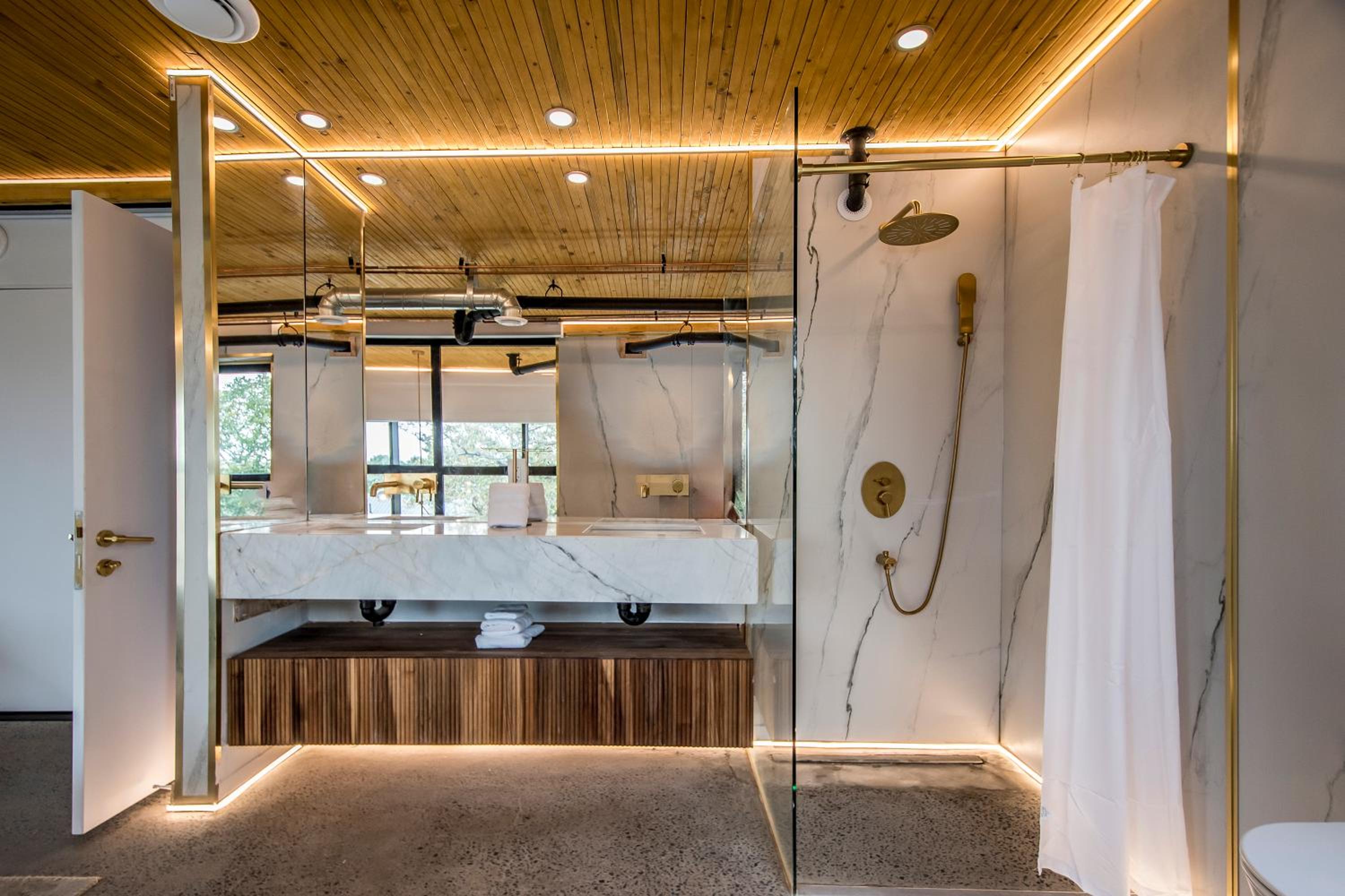 Sunrise View - Spa-Inspired Guestroom, Halifax Rooftop Home