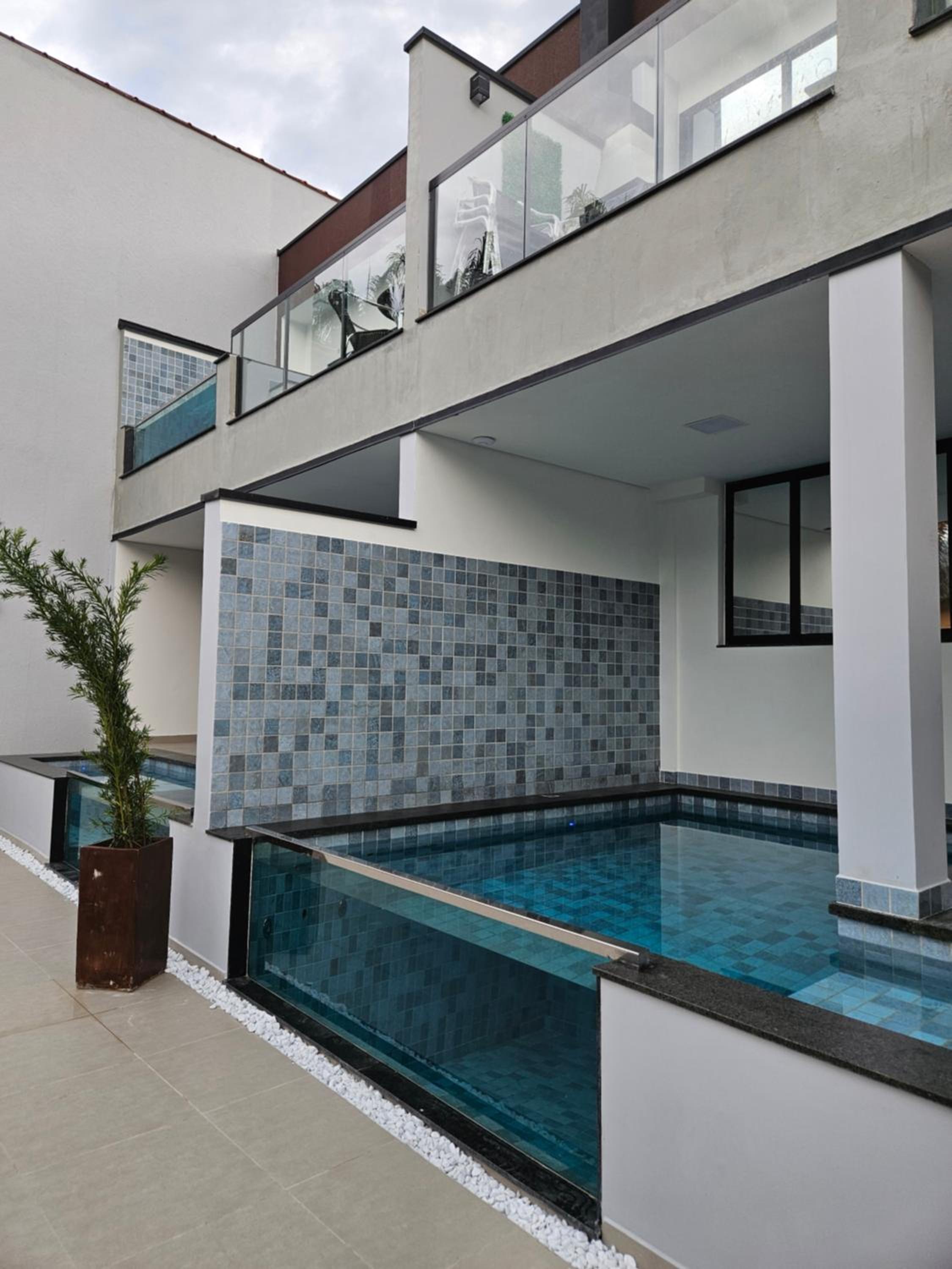 Villa da Serra 2 - Casa com piscinas privativas vidro