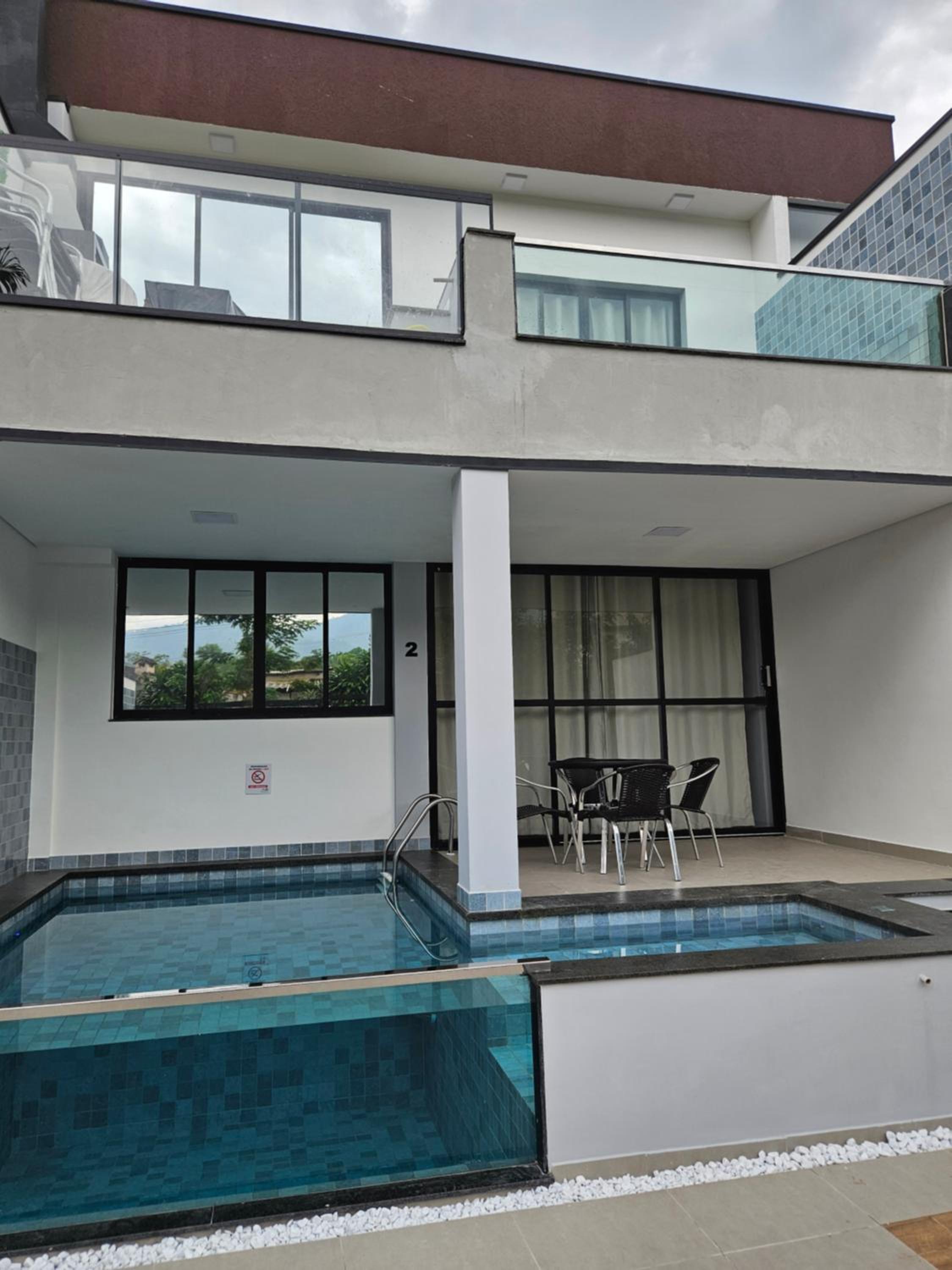 Villa da Serra 2 - Casa com piscinas privativas vidro