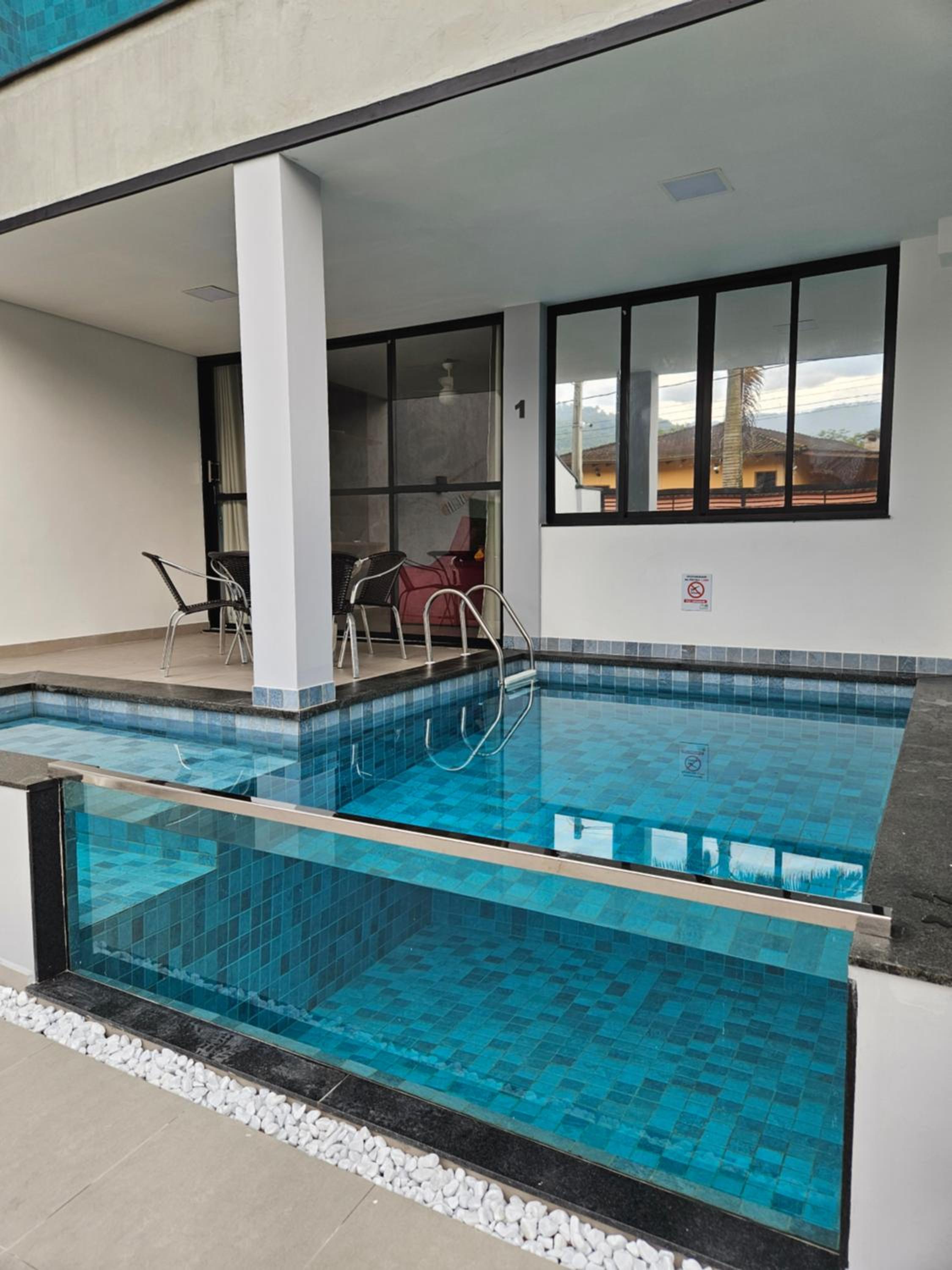 Villa da Serra 2 - Casa com piscinas privativas vidro