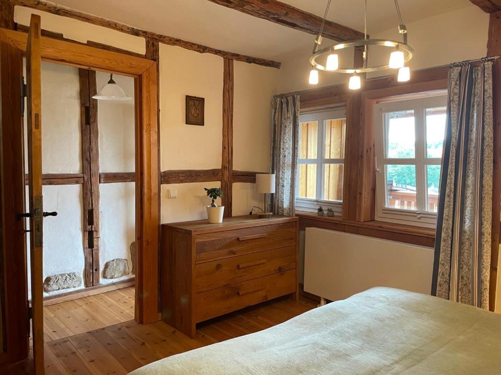 Mittelalterdomizil mit Balkon und Parkplätzen