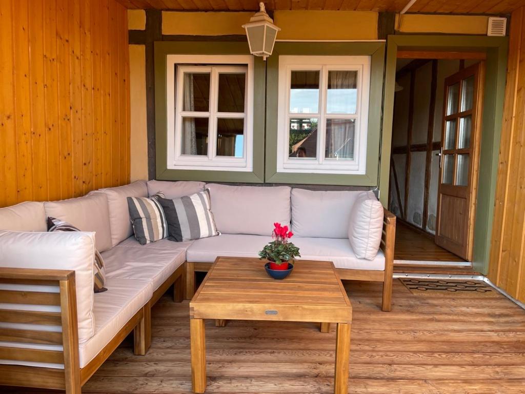 Mittelalterdomizil mit Balkon und Parkplätzen