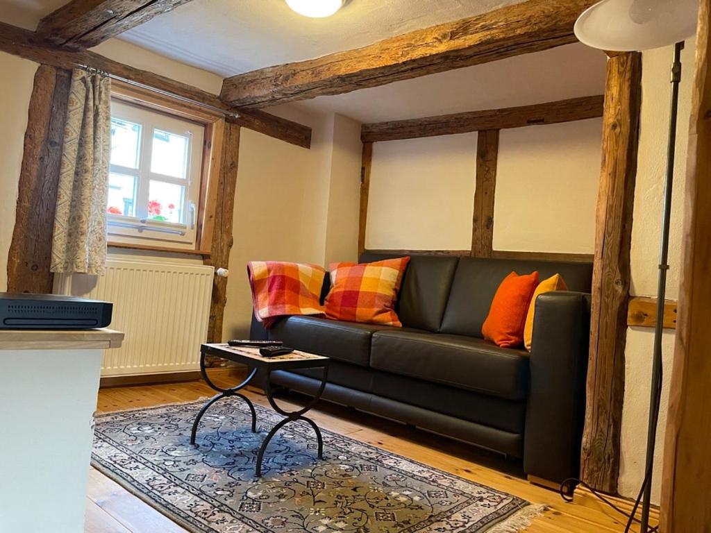 Mittelalterdomizil mit Balkon und Parkplätzen