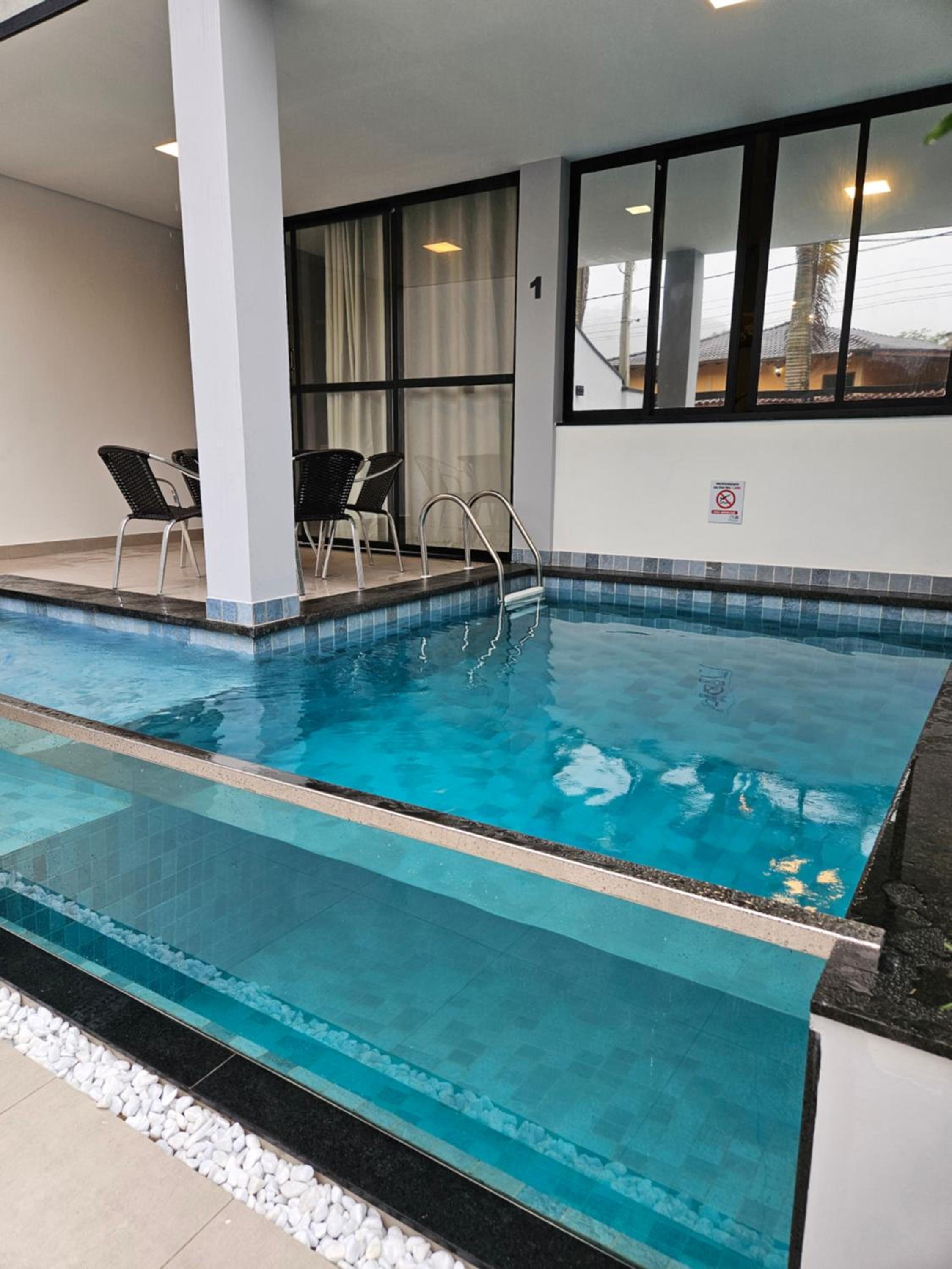 Villa da Serra 2 - Casa com piscinas privativas vidro