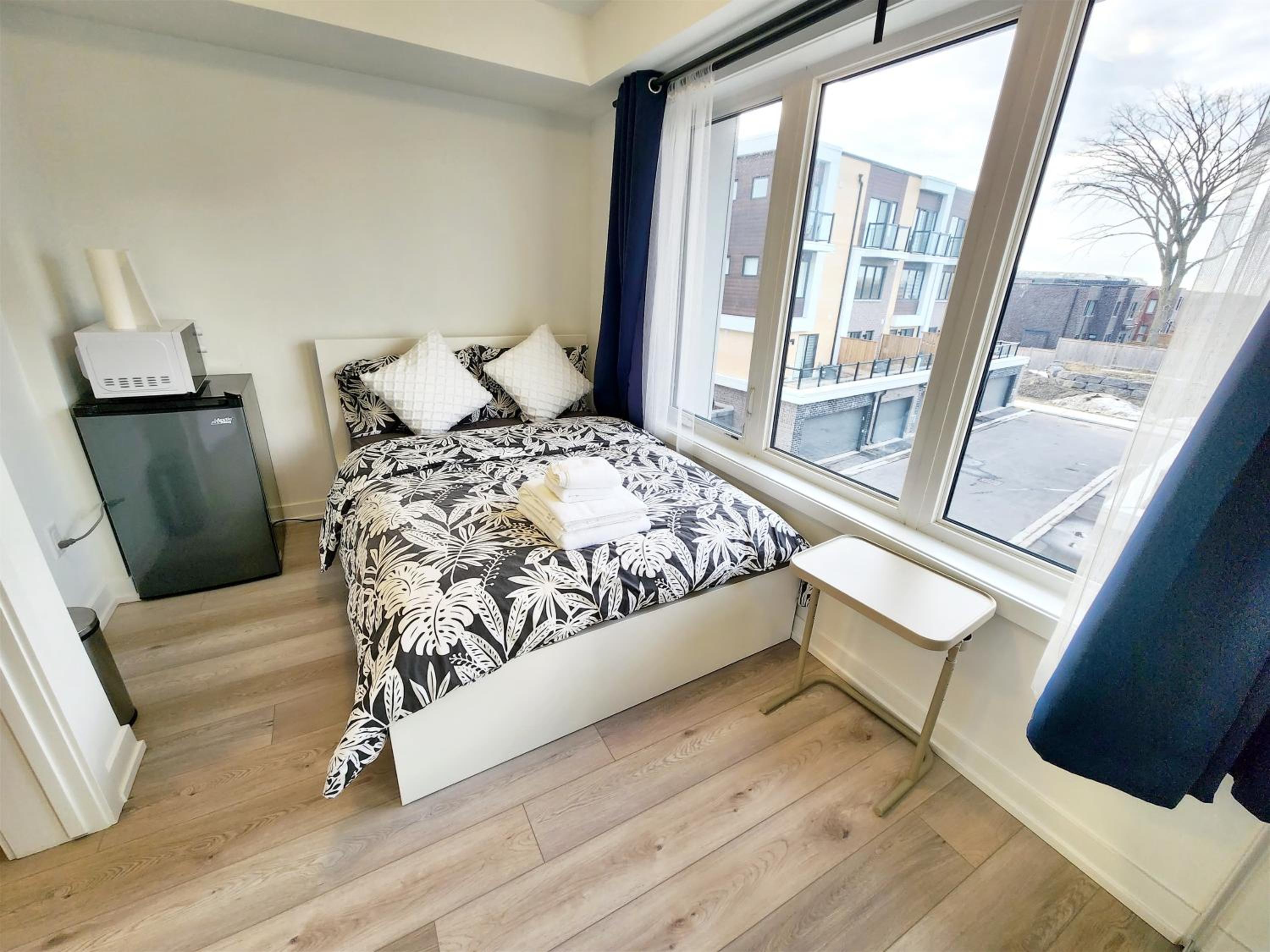 King Bed TV Private Ensuite Retreat Bathroom or Economical Double Bed Room