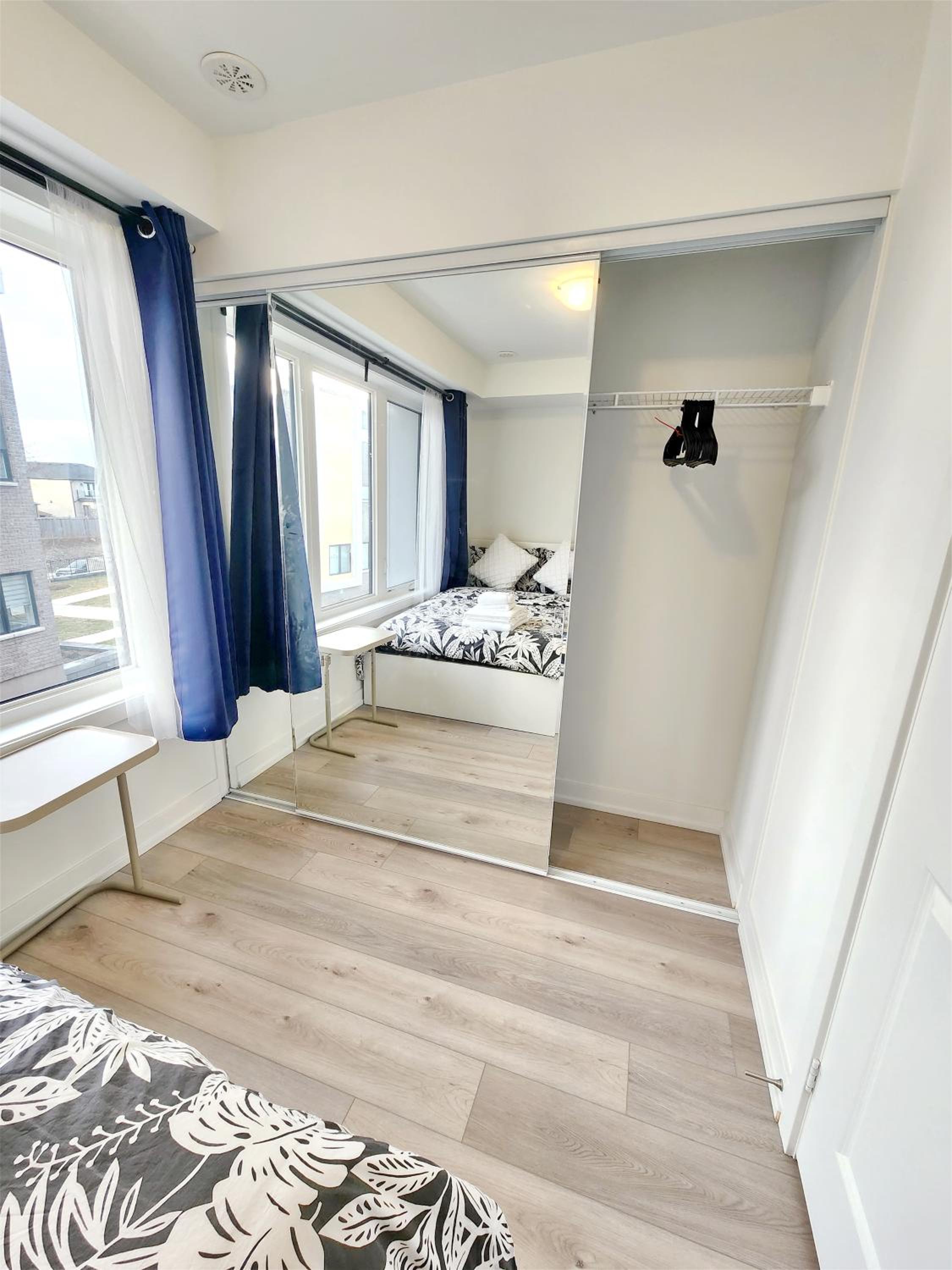 King Bed TV Private Ensuite Retreat Bathroom or Economical Double Bed Room