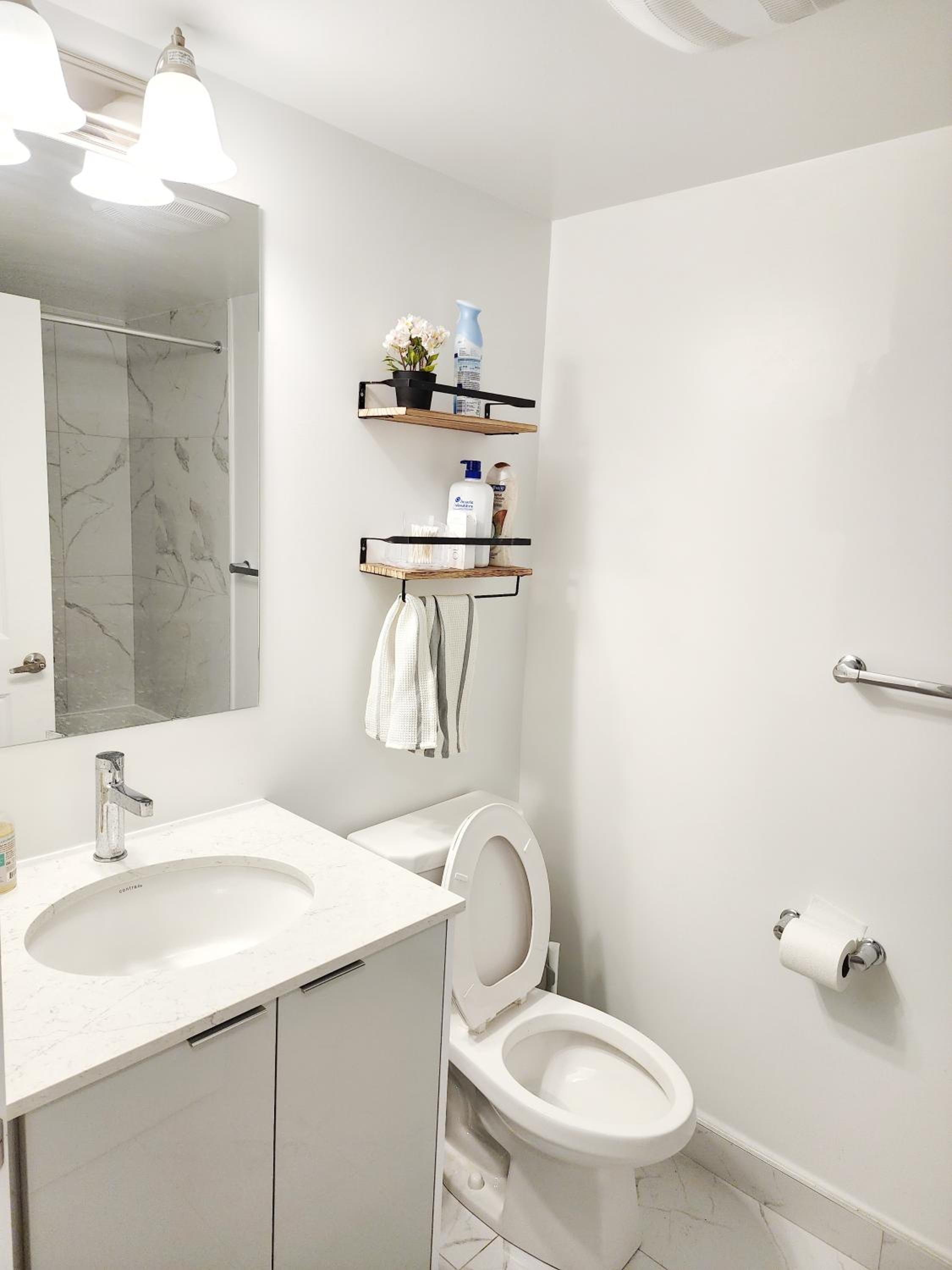 King Bed TV Private Ensuite Retreat Bathroom or Economical Double Bed Room