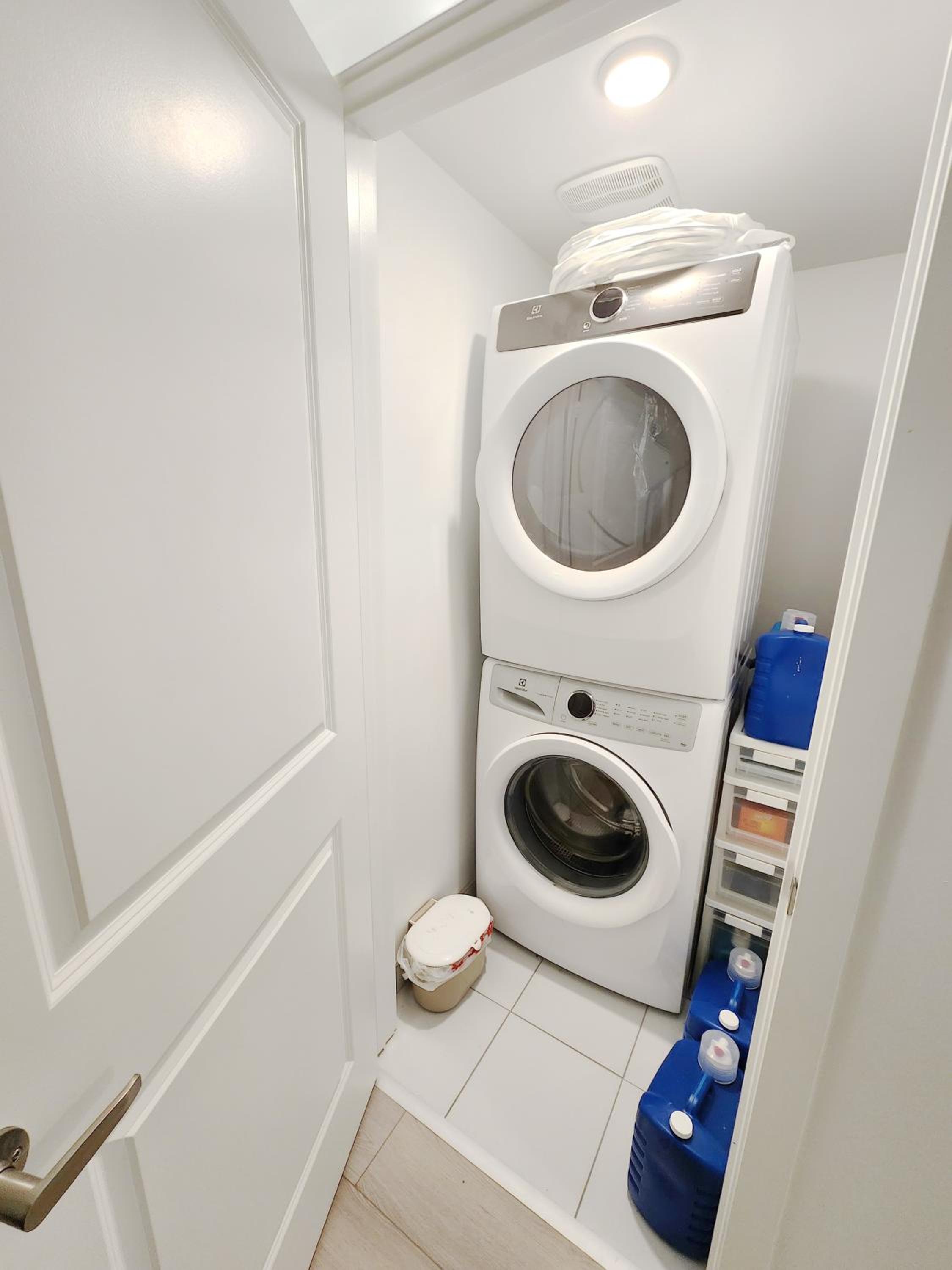 King Bed TV Private Ensuite Retreat Bathroom or Economical Double Bed Room
